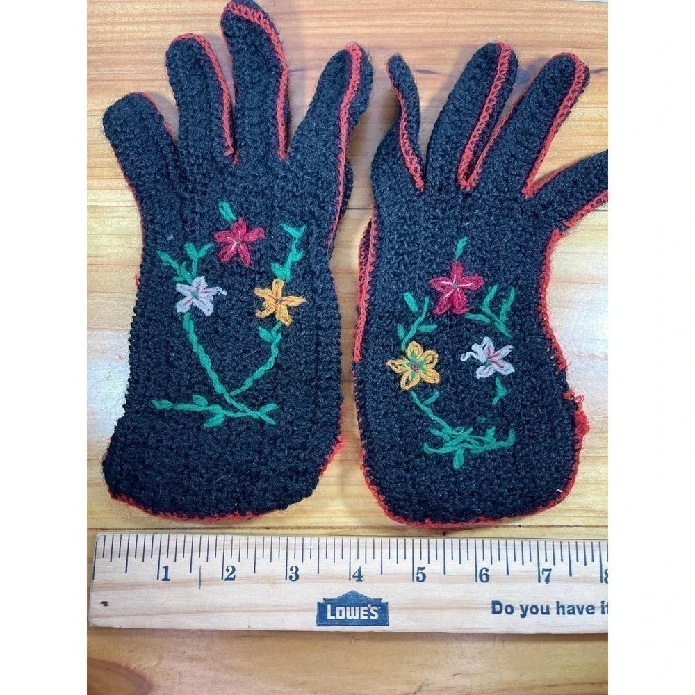 VINTAGE 1940s Ladies Hand Crocheted Openwork Black Dress Gloves Black W/Red Trim